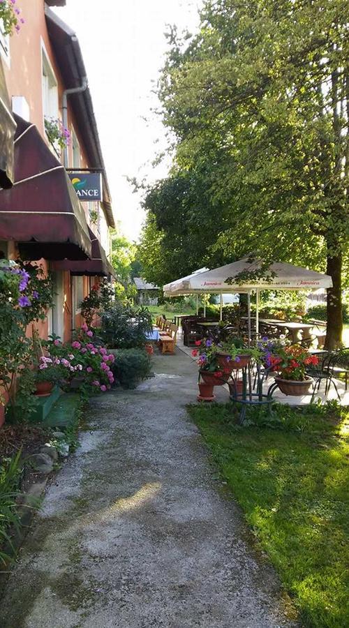 Hotel Mance Brod na Kupi Екстериор снимка