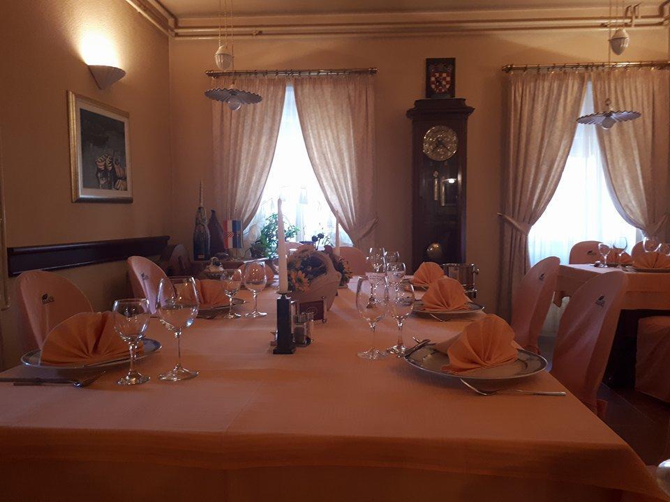 Hotel Mance Brod na Kupi Екстериор снимка
